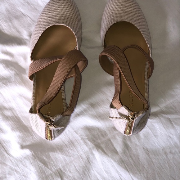 Talbots Two Tone Wedges - Picture 8 of 10